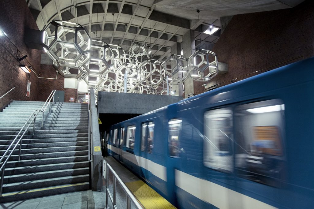 Wagon du métro de Montréal