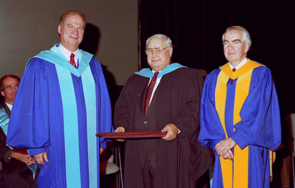 Remise du doctorat honoris causa à Armand Couture