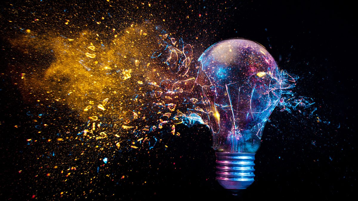 Une ampoule qui explose pour illustrer l'innovation