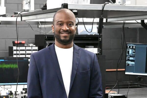 Bienvenu Irenge Ndagano : Démystifier la photonique quantique et comprendre son impact sur notre société