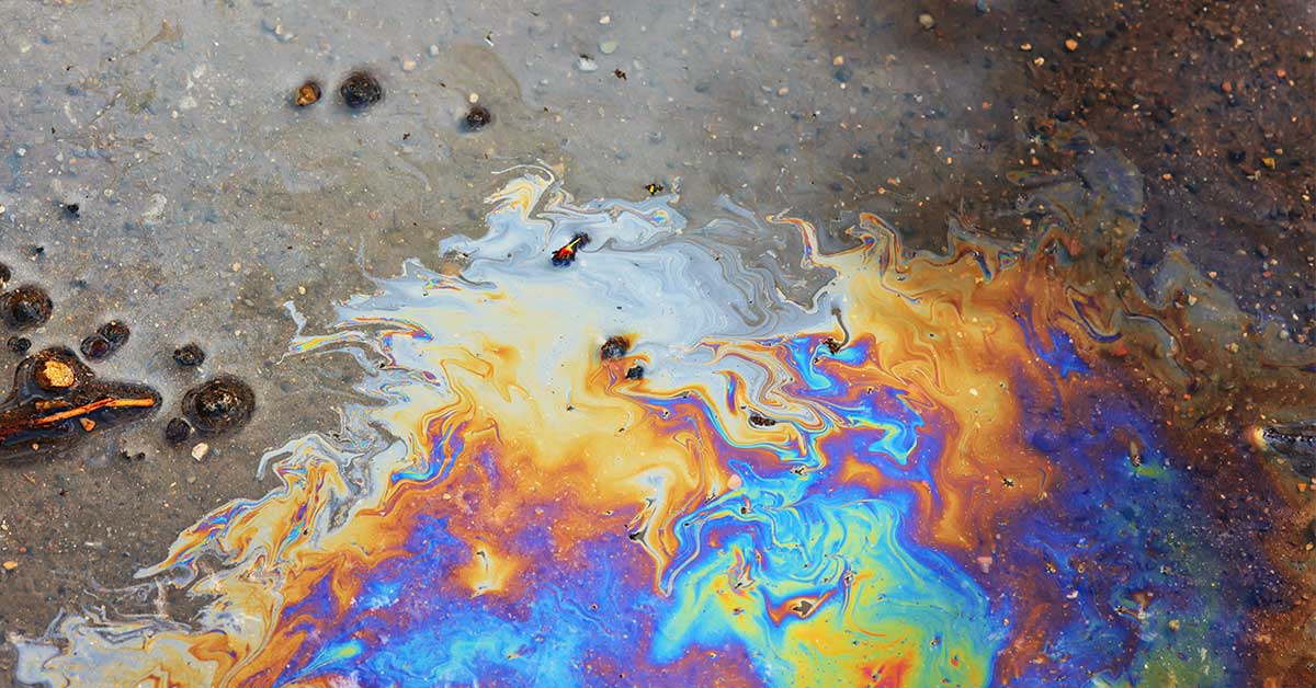 Déversement de pétrole dans l'eau