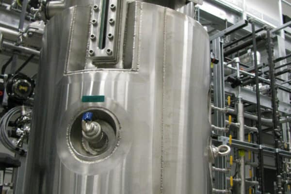 Développement de réacteurs enzymatiques et MBR/MBBR pour la biodégradation de polluants