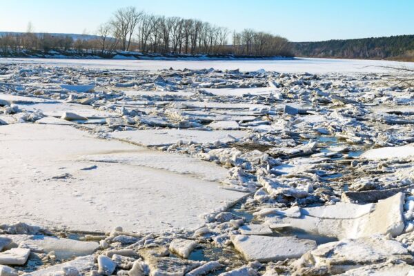 Suivi et analyse de l’évolution de la glace en rivière afin d’améliorer un modèle thermique